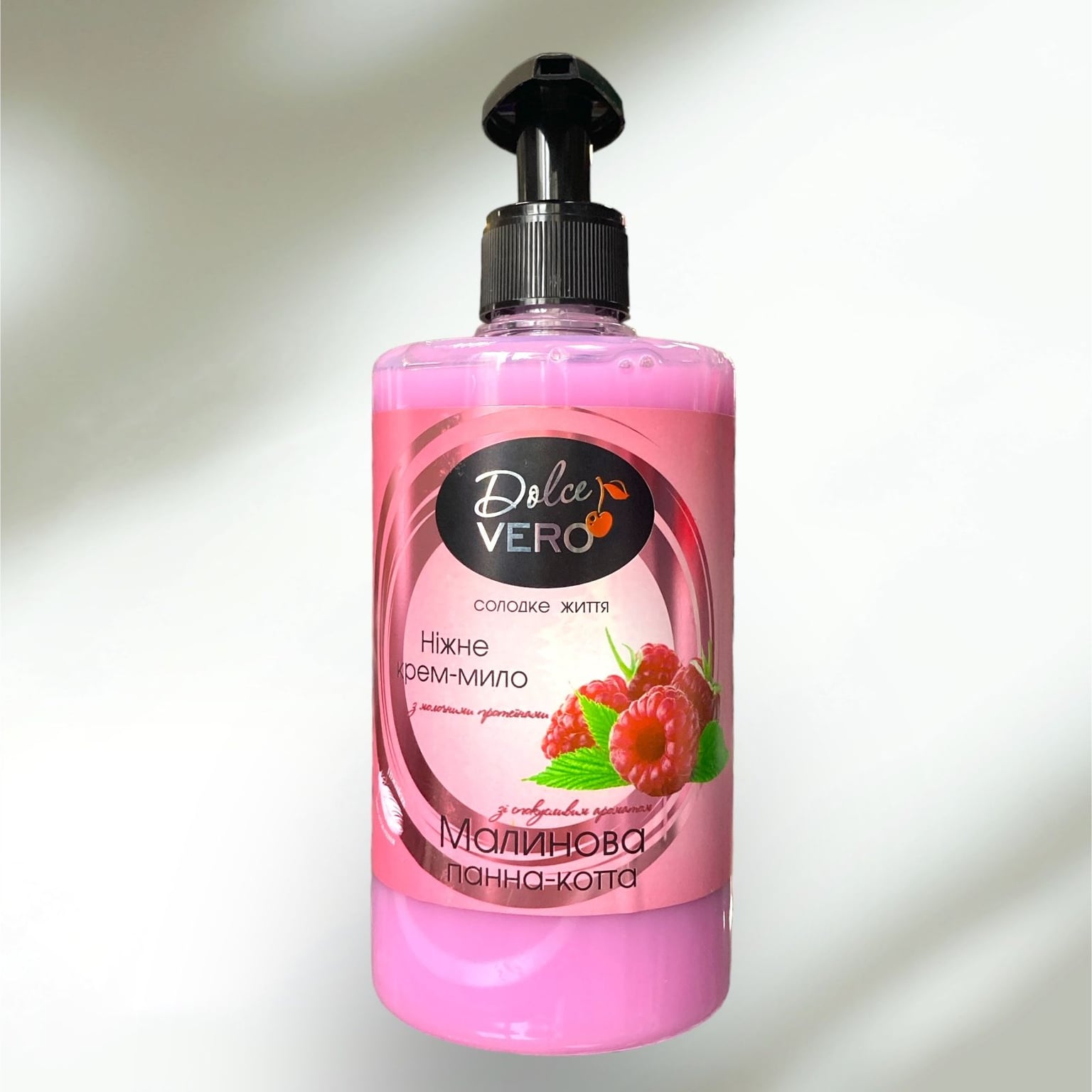 Рідке крем-мило Dolce Vero з дозатором Малинова панна-кота 500 мл 352447